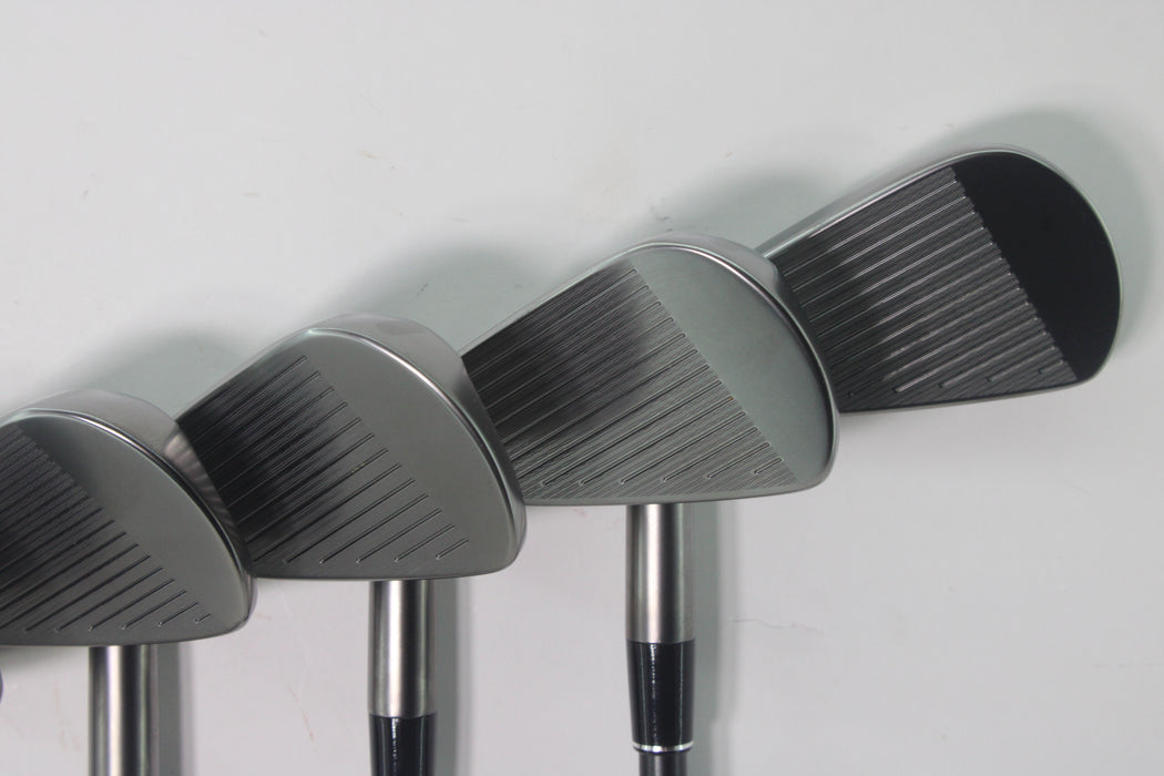 Srixon ZXi5 Irons (RH) 5-GW Gun Metal DG 115 S400 Black Pre-Owned