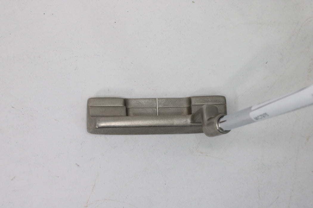Cleveland Junior Series Putter RH 32.5 inch Pre-owned