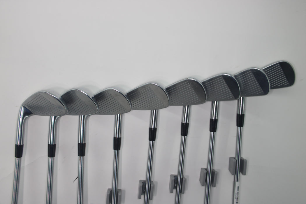 Titleist 714 AP2 Iron Set(RH) 4-P, W PJX Pxi 5.5/Reg Pre-owned