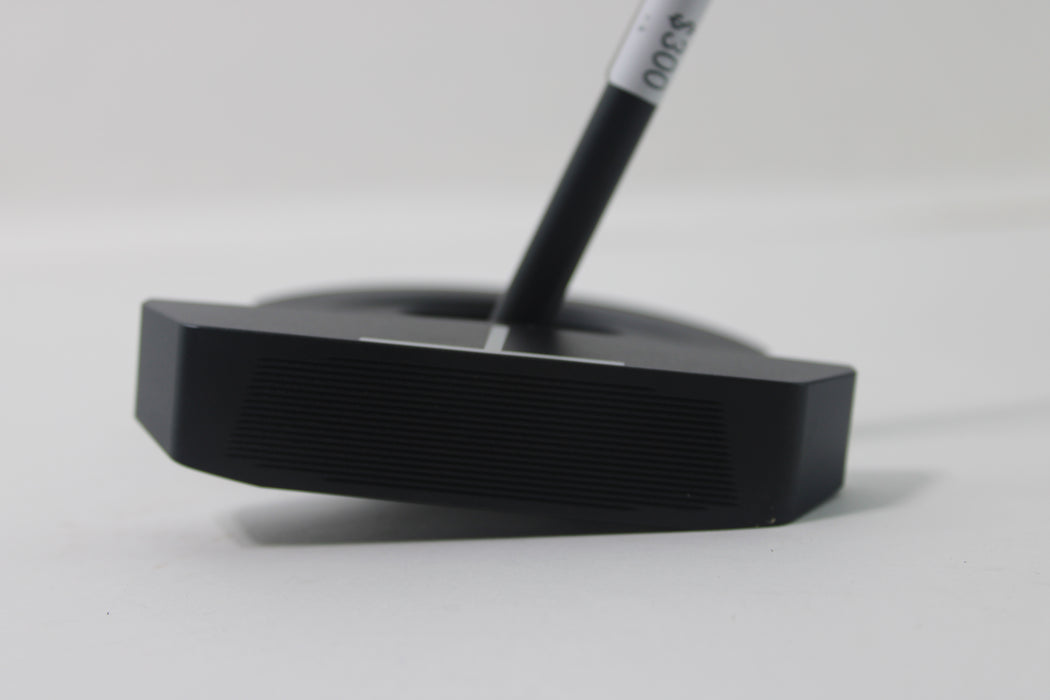 L.A.B. Golf DF3 Black Putter RH 34 inch Pre-owned