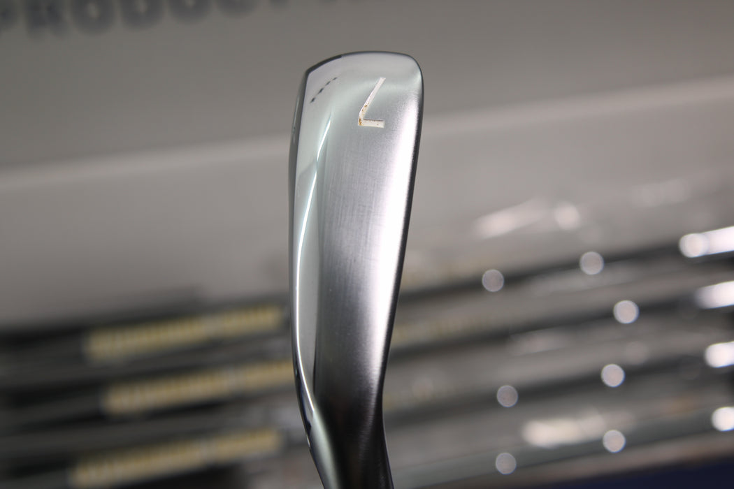 Mizuno JPX923 Hot Metal PRO 4-GW DG 105 Stiff Pre-Owned